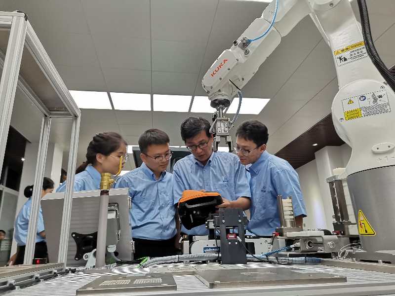 领跑智能工厂建设的尖兵——记陕铀公司温伟省级技能大师工作室技术推广